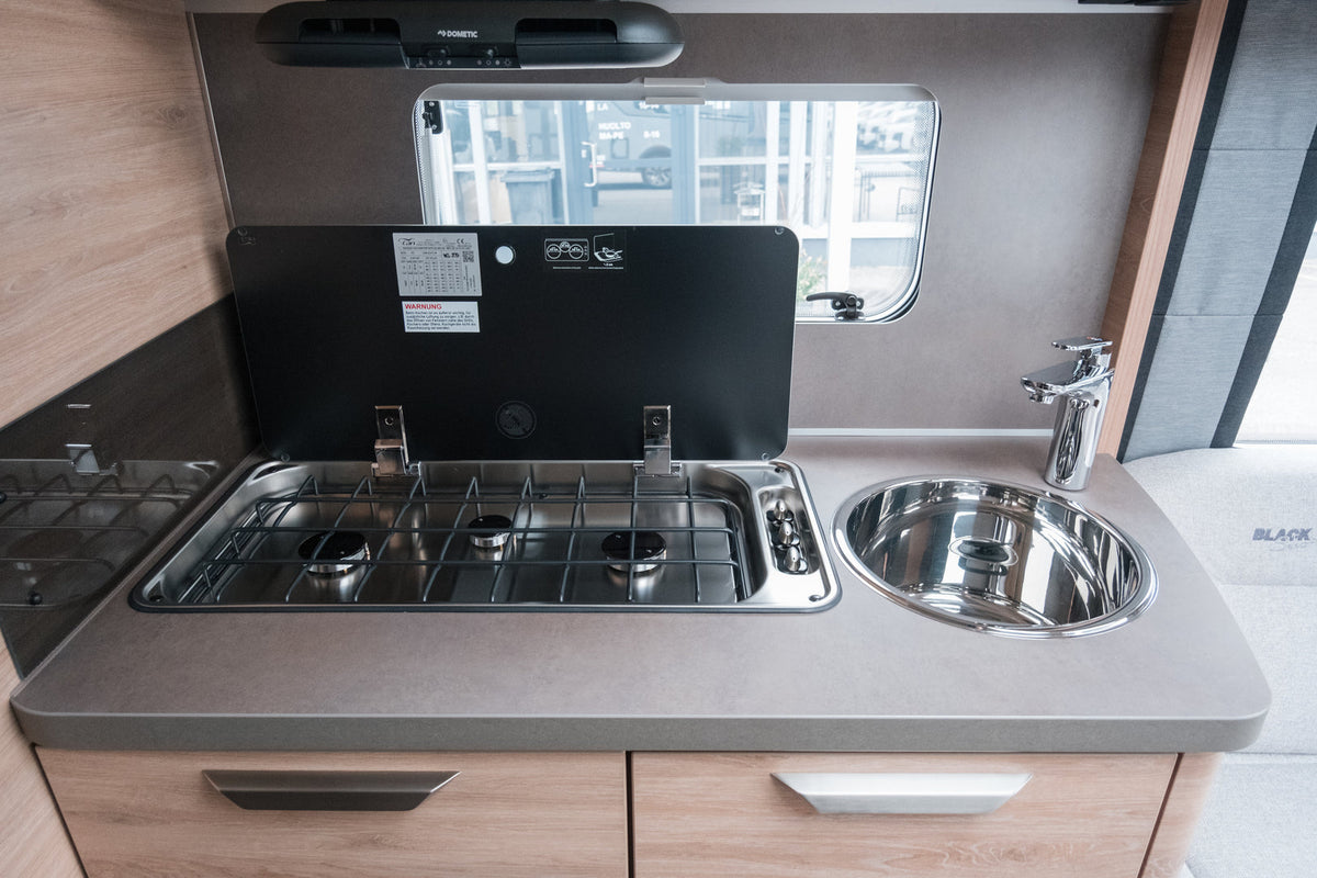 Knaus Südwind Black Selection